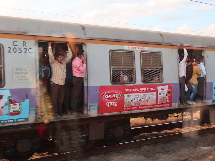 Vista de outros comboios - Deccan Odyssey - Índia © Viaje Comigo