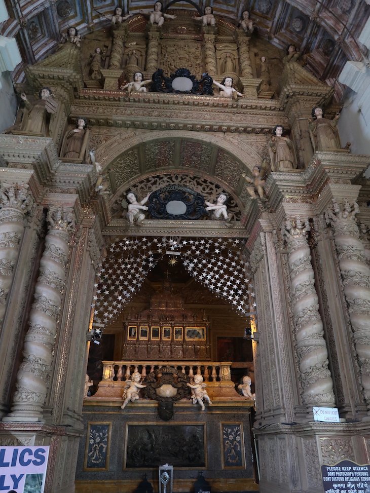 Reliquias de S. Francisco Xavier - Basílica do Bom Jesus, Goa, Índia © Viaje Comigo