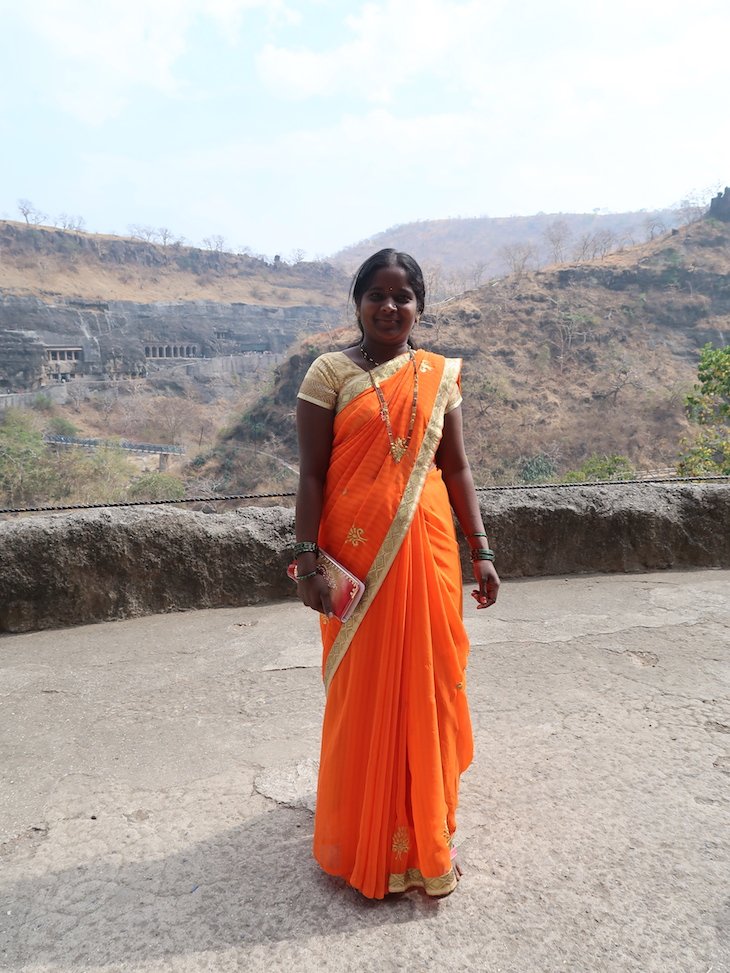 Sári nas Grutas Ajanta - Maharashtra - India © Viaje Comigo