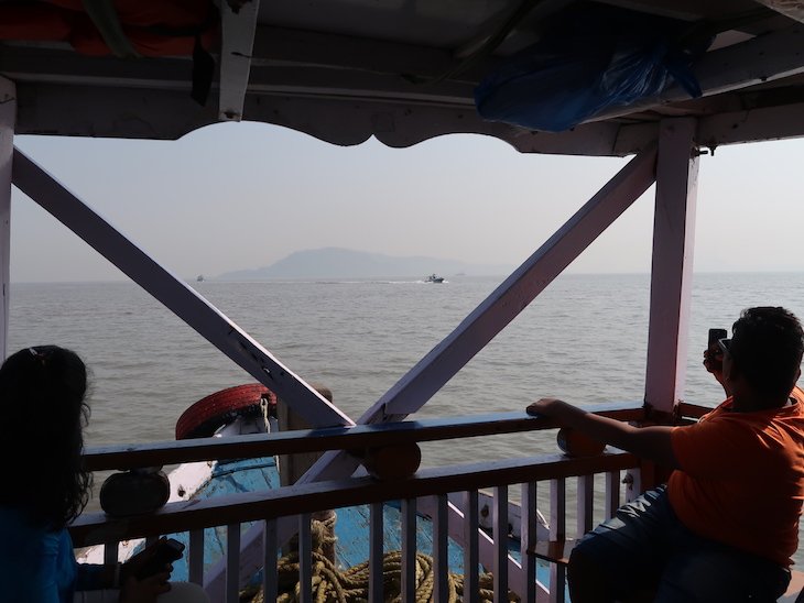 No barco para as Grutas de Elephanta - Bombaim - India © Viaje Comigo