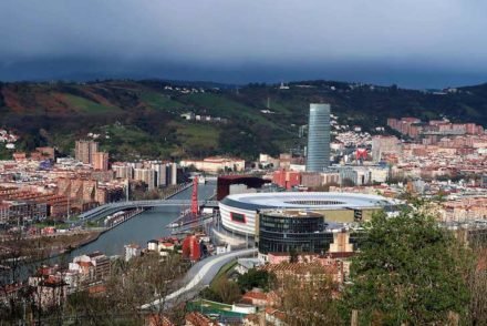 Vista para cidade de Bilbau, País Basco © Viaje Comigo