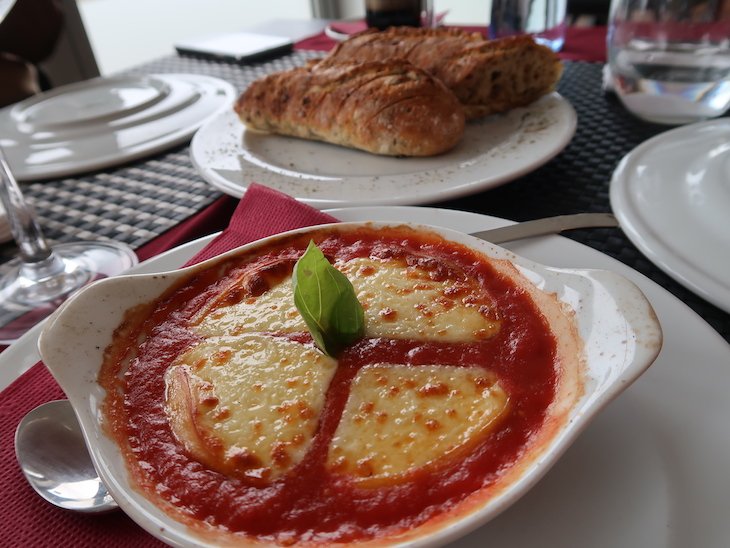 Provoleta e pão d'alho - Restaurante Fornalha, Matosinhos © Viaje Comigo