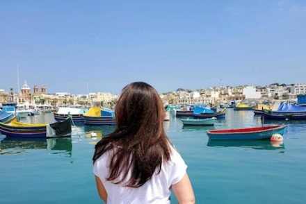 Susana em Marsaxlokk - Malta © Viaje Comigo