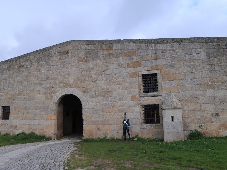 Ports duplas de Santo António - CEAMA - Centro de Estudos de Arquitectura Militar de Almeida © Viaje Comigo