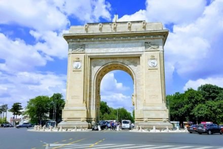 Arco do Triunfo em Bucareste - Roménia © Viaje Comigo