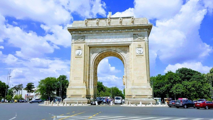 Arco do Triunfo em Bucareste - Roménia © Viaje Comigo