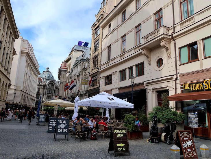 Restaurante no centro histórico de Bucareste - Roménia © Viaje Comigo
