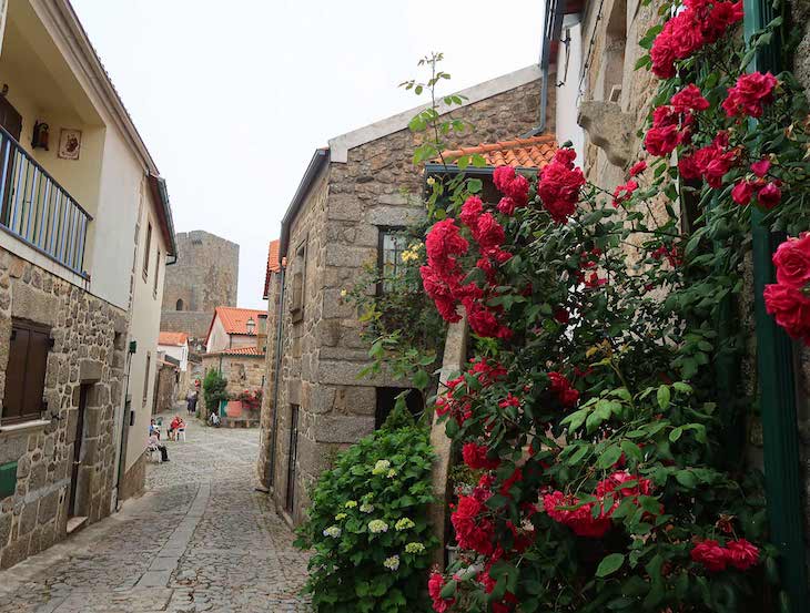 Rua de Linhares da Beira - Aldeias Históricas de Portugal @ Viaje Comigo