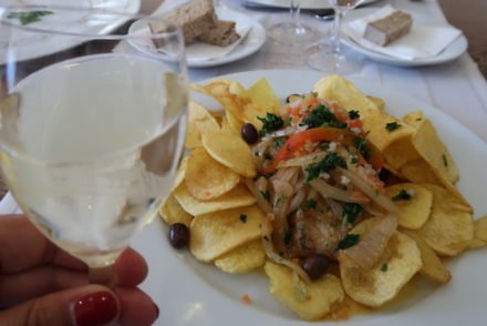 Vinho verde e Bacalhau à Braga © Viaje Comigo