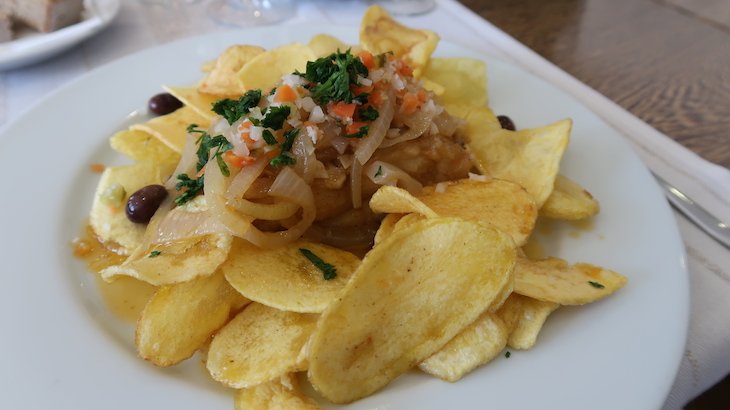 Bacalhau à Braga no restaurante do Museu de Arqueologia D. Diogo de Sousa - Braga - Portugal © Viaje Comigo