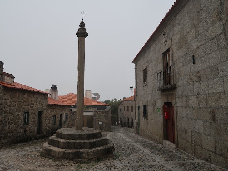 Pelourinho de Linhares da Beira - Portugal © Viaje Comigo