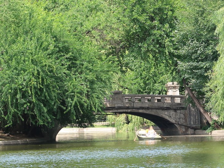 Ponte Jardins Cismigiu - Bucareste - Roménia © Viaje Comigo