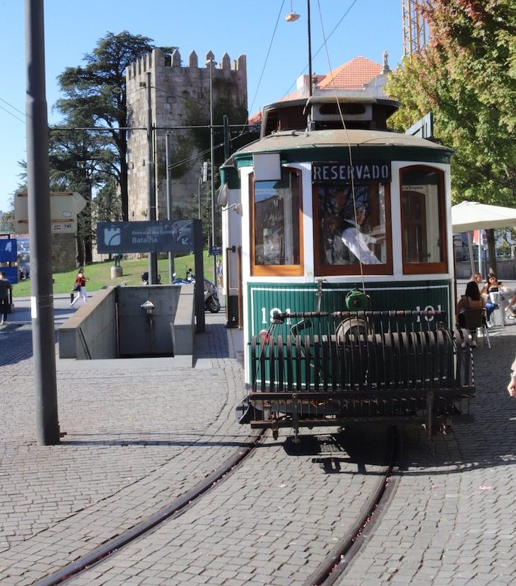 Passeio de Carro Eléctrico, no Porto © Viaje Comigo