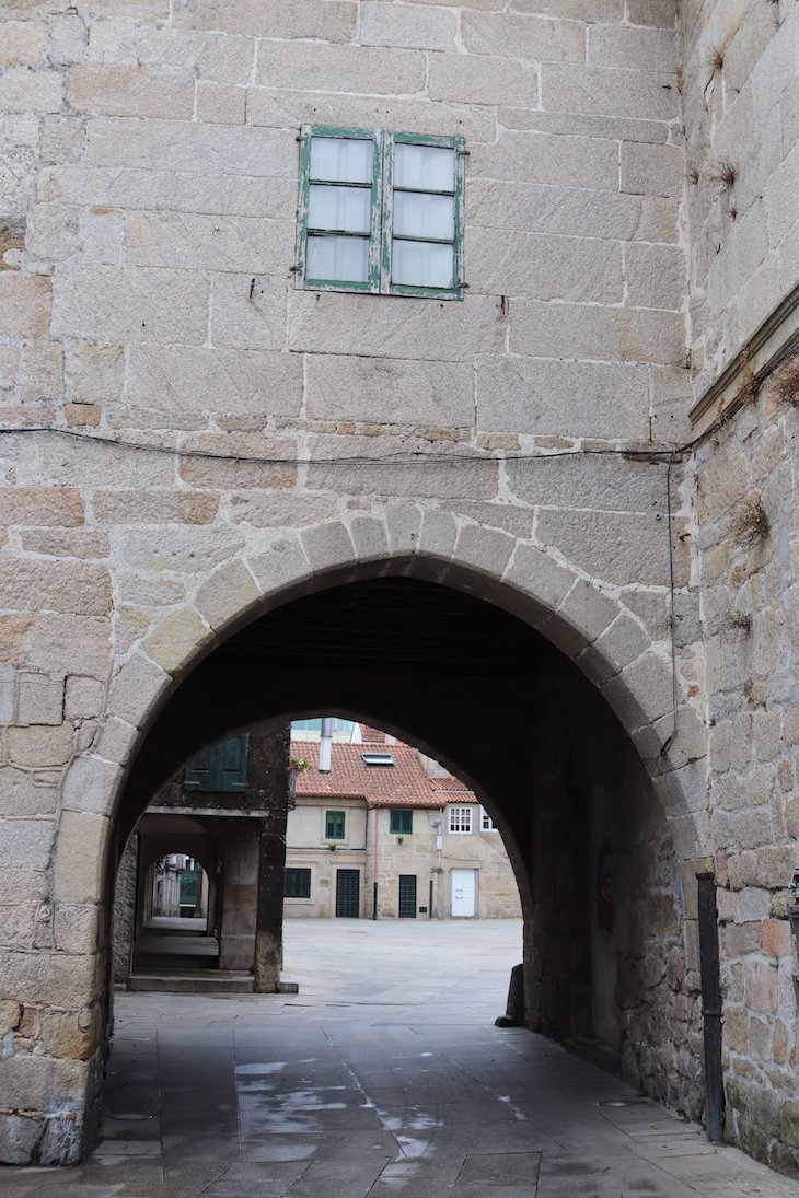 Arco que vai dar ao Pazo de Mugartegui - Centro Histórico de Pontevedra © Viaje Comigo