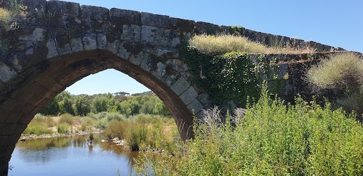 Ponte de origem romana - Aldeia Histórica de Idanha-a-Velha. Portugal © Viaje Comigo
