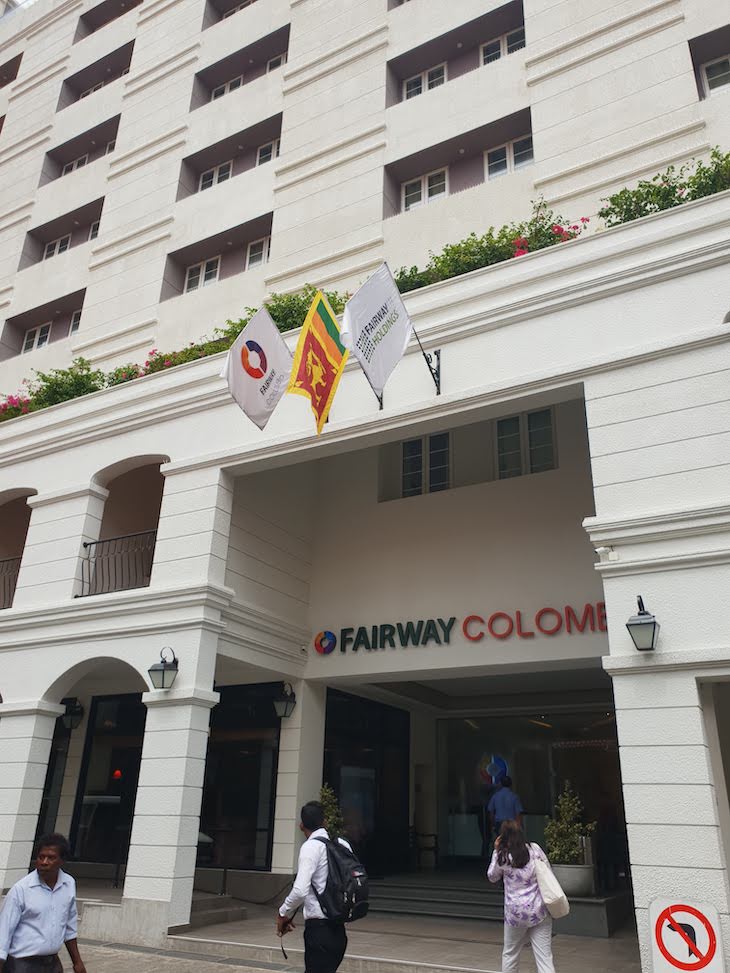 Entrada do Hotel Fairway Colombo - Sri Lanka © Viaje Comigo
