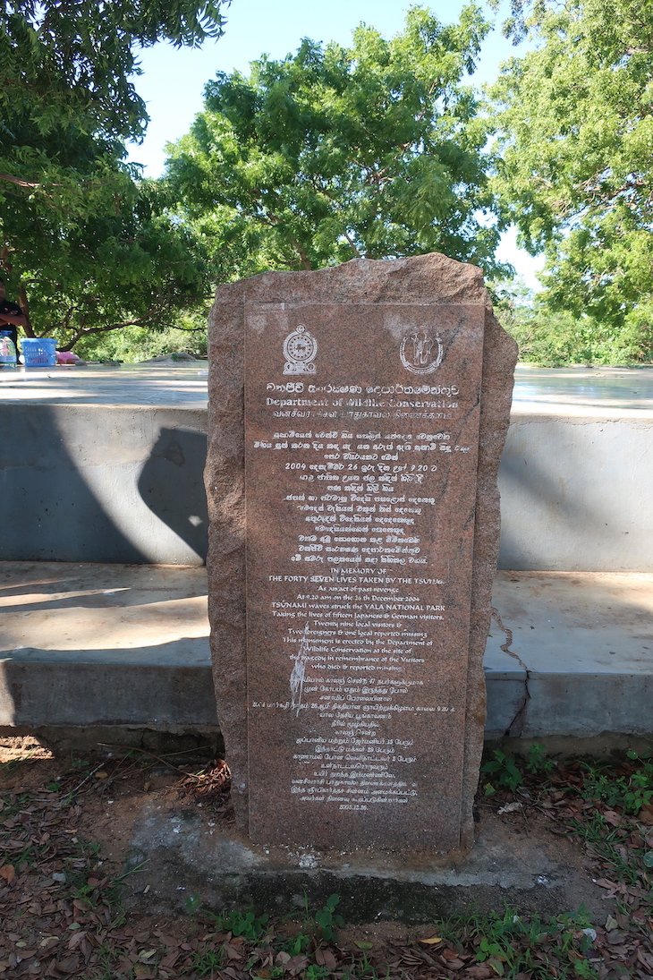 Memorial das vítimas do tsunami no Yala National Park - Sri Lanka © Viaje Comigo