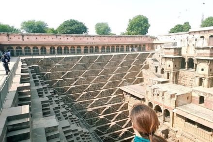 Susana Ribeiro no Poço Chand Baori - Abhaneri - India © Viaje Comigo