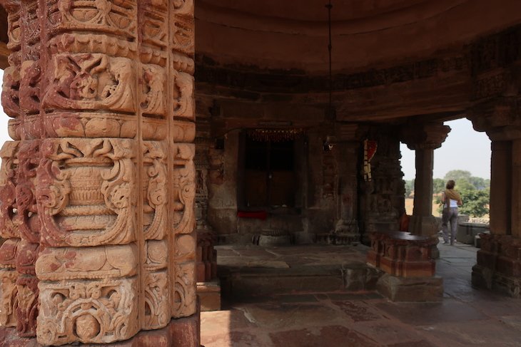 Templo junto do Poço Chand Baori - Abhaneri - Índia © Viaje Comigo