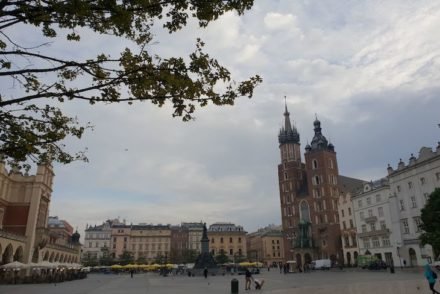 Praça do Mercado e Igreja Santa Maria - Cracóvia - Polónia © Viaje Comigo