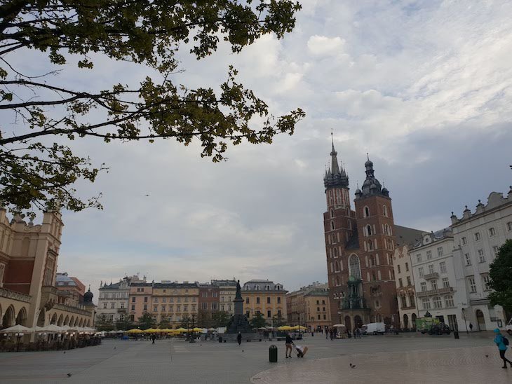 Praça do Mercado e Igreja Santa Maria - Cracóvia - Polónia © Viaje Comigo
