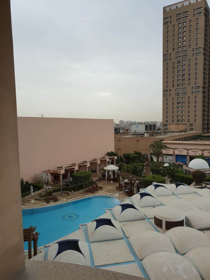 Piscina do Conrad Cairo Hotel & Casino - Egito © Viaje Comigo