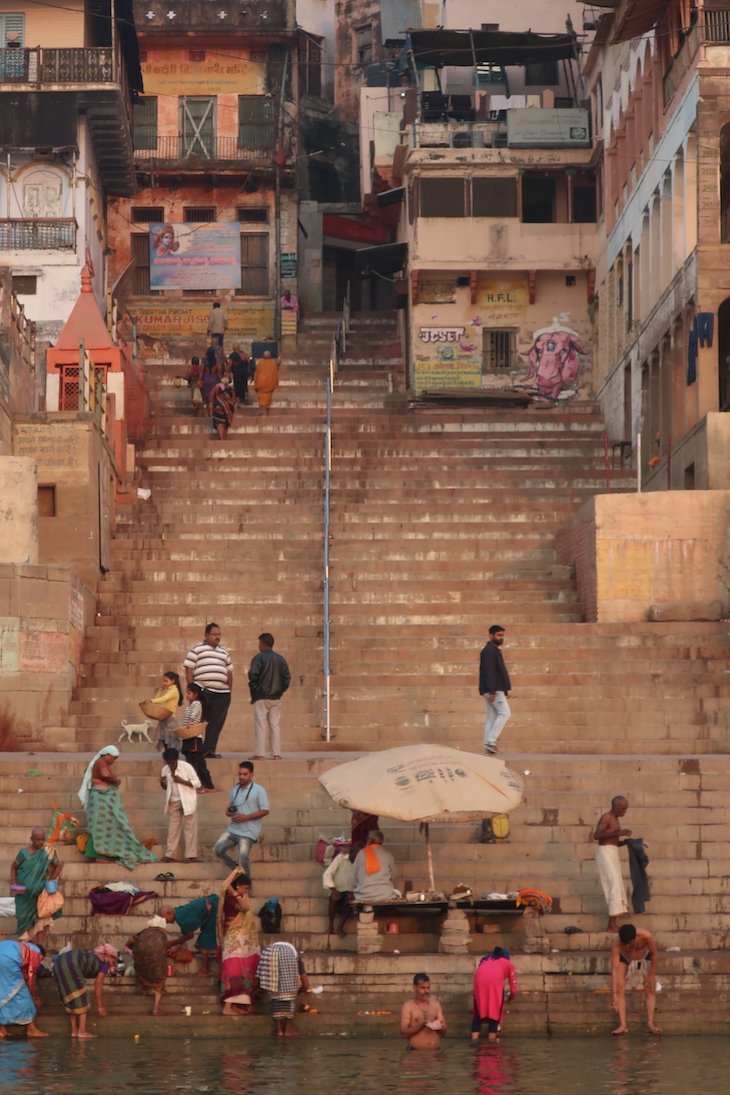 Escadas junto do rio Ganges - Varanasi - Índia © Viaje Comigo