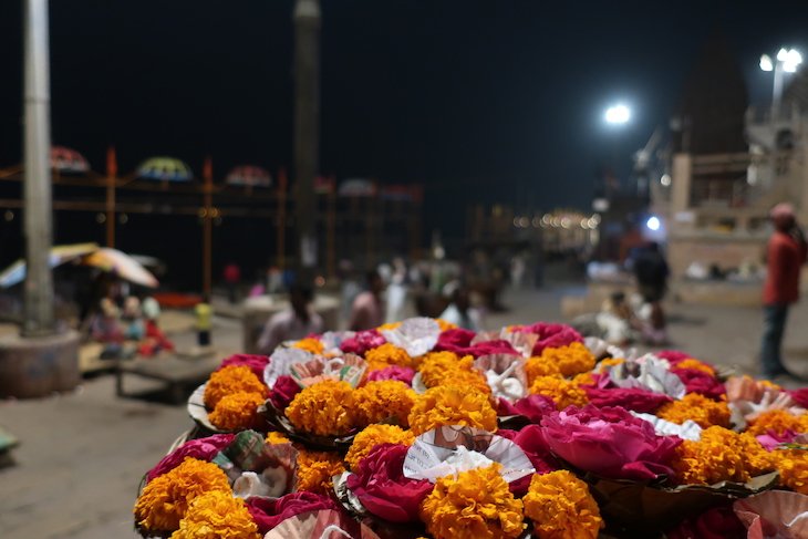 Flores em Varanasi - Índia © Viaje Comigo