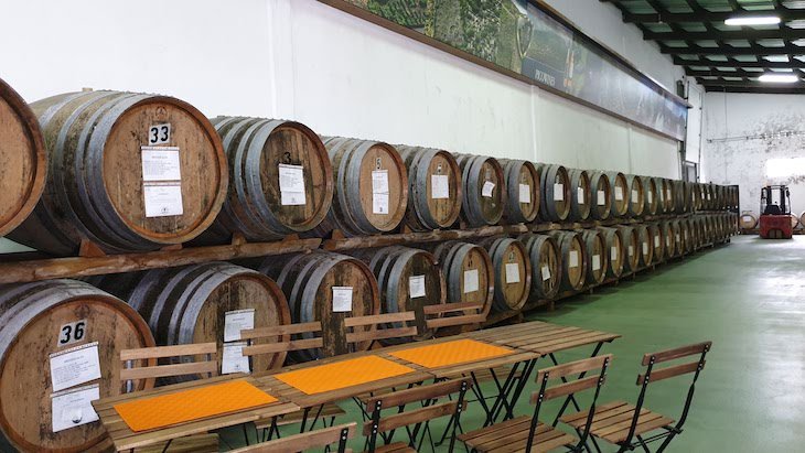 Pipas da Cooperativa do Pico - Pico Wines - Açores © Viaje Comigo