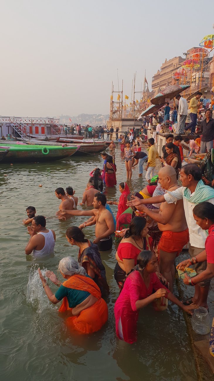 Banho sagrado no Ganges - Varanasi - Índia © Viaje Comigo
