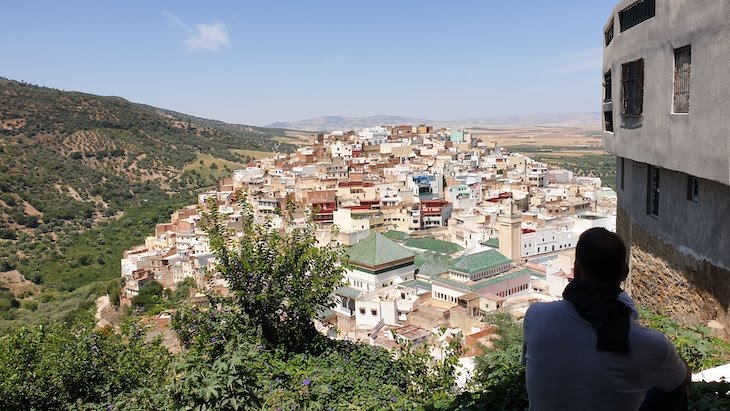 Vista sobre a cidade sagrada de Moulay Idriss, Marrocos © Viaje Comigo