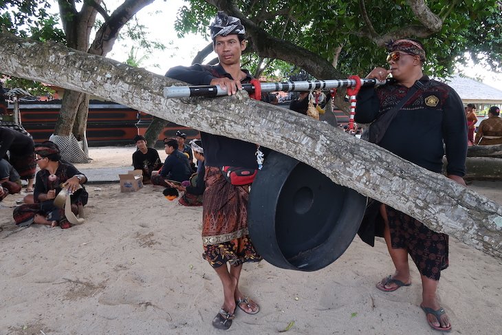 Cerimónia na praia - Bali - Indonésia © Viaje Comigo