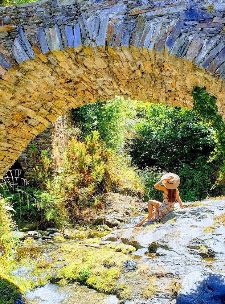 Praia Fluvial da Aldeia Histórica de Piódão - Portugal © Viaje Comigo