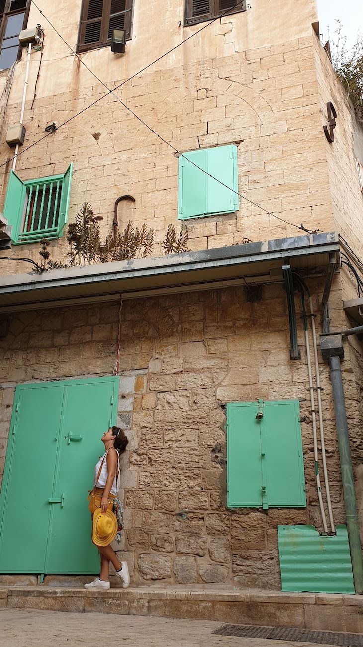 Fachada do Fauzi Azar by Abraham Hostels - Nazare - Israel © Viaje Comigo