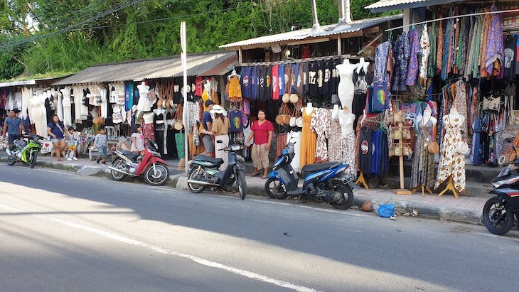 Lojas nas ruas junto dos arrozais de Ubud - Bali - Indonésia © Viaje Comigo