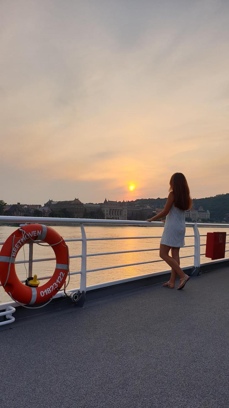 Pôr do sol, em navio. Budapeste - Hungria © Viaje Comigo