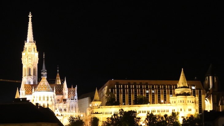 Budapeste histórica de noite - Hungria © Viaje Comigo
