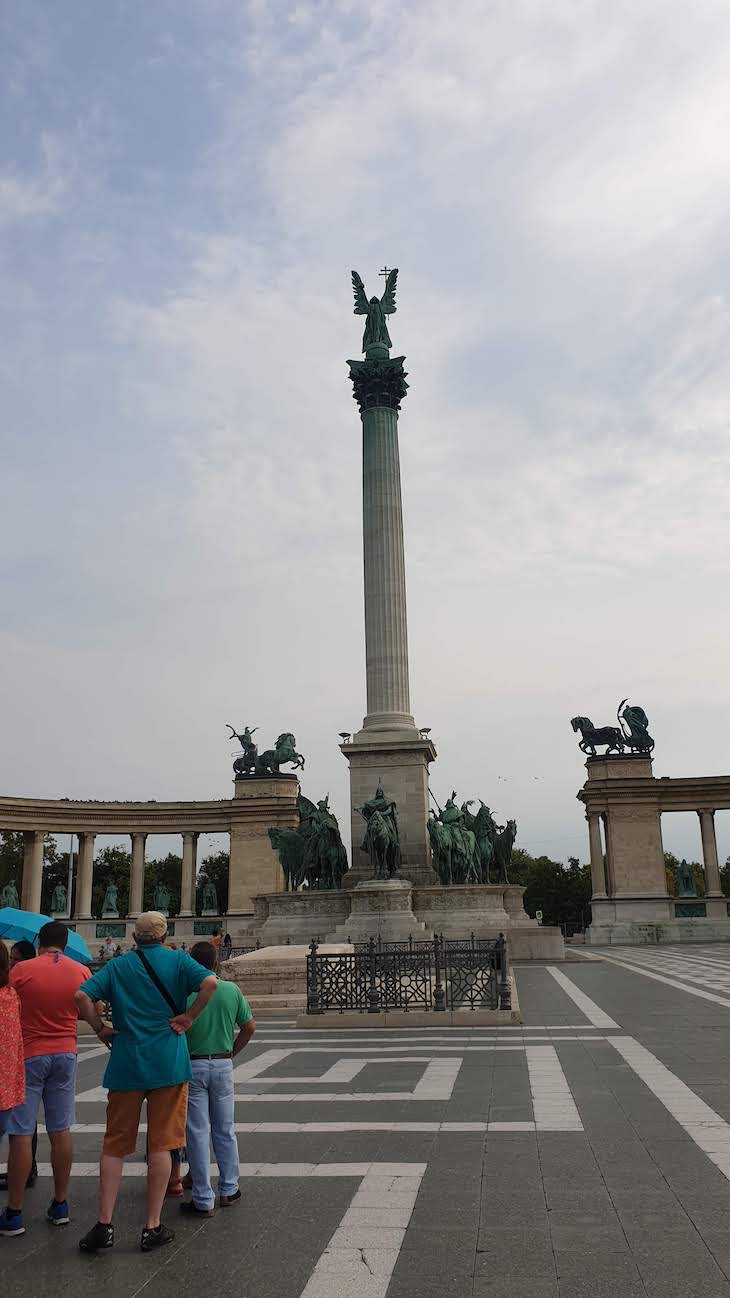 Praça dos Heróis em Budapeste - Hungria © Viaje Comigo