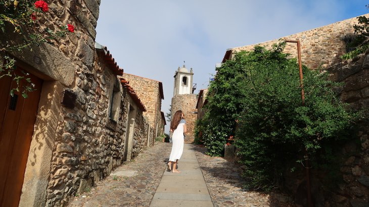 Susana Ribeiro em Castelo Rodrigo - Aldeia Histórica Portugal © Viaje Comigo