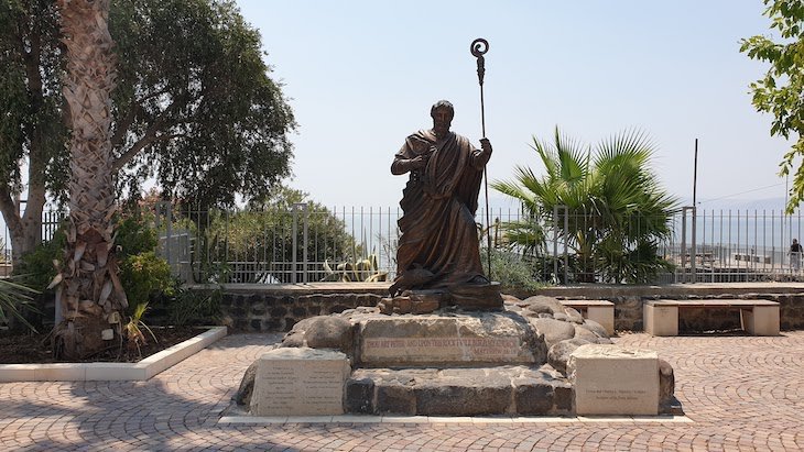 Estátua de S. Pedro em Capharnaum - Cidade de Jesus - Israel © Viaje Comigo