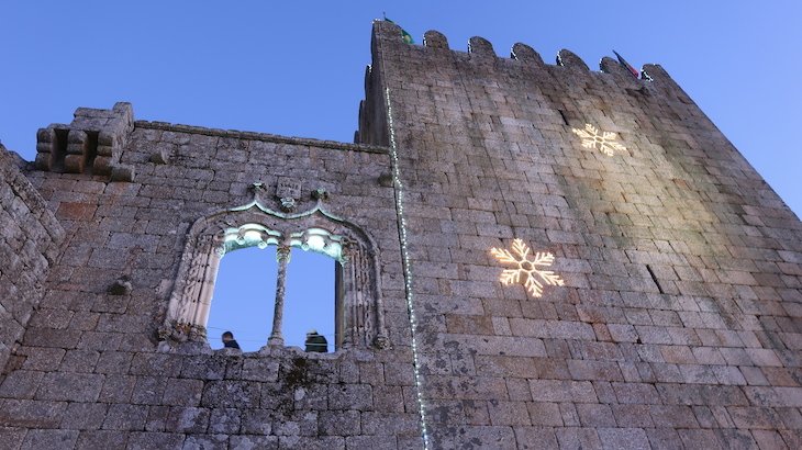 Janela manuelina no Castelo de Belmonte - Aldeias Históricas de Portugal © Viaje Comigo