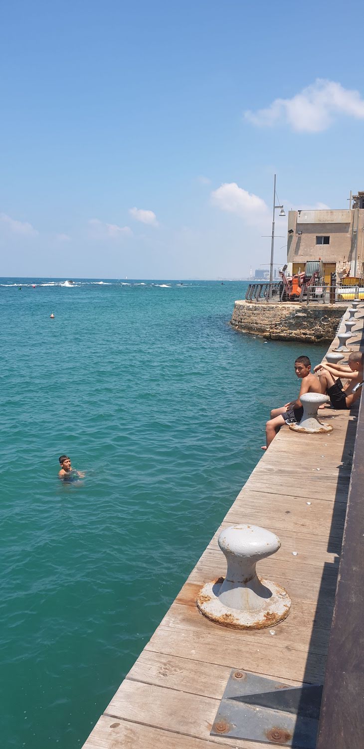Meninos a nadar em Jaffa - Israel © Viaje Comigo