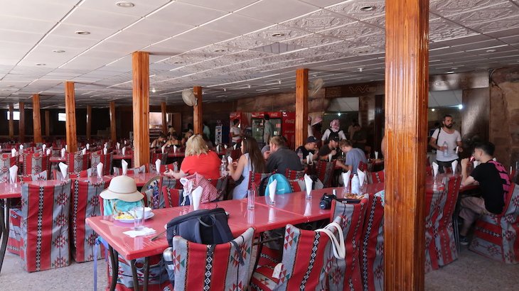 Restaurante do almoço em Petra - Jordânia © Viaje Comigo