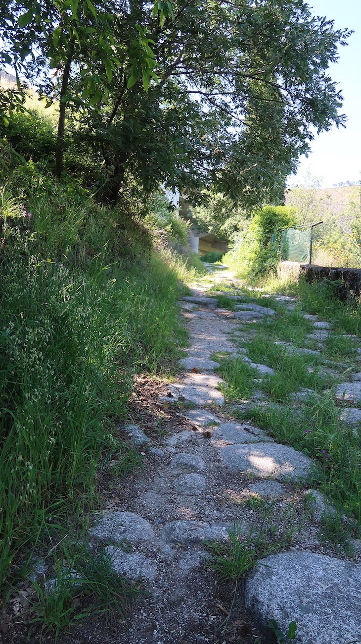 Calçada romana na Vila de Alpedrinha - Fundão - Portugal © Viaje Comigo