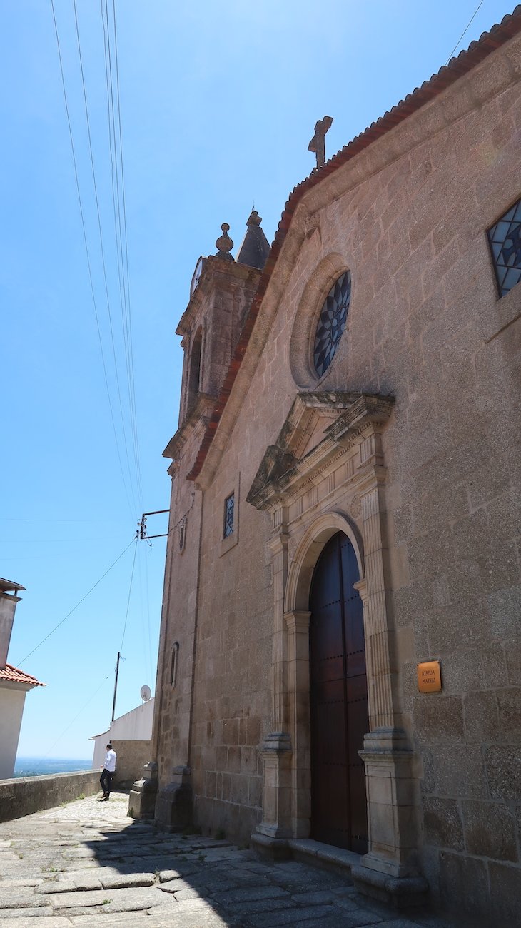 Entrada Igreja Matriz Vila de Alpedrinha - Fundao - Portugal © Viaje Comigo