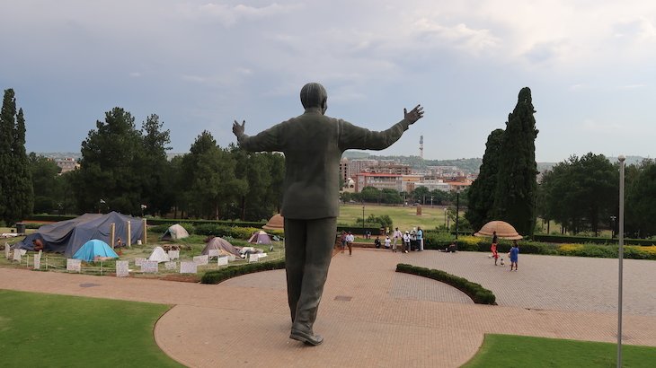 Estátua de Nelson Mandela, Pretoria - África do Sul © Viaje Comigo