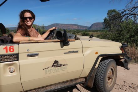 Susana Ribeiro no carro Entabeni Game Reserve - Limpopo - África do Sul © Viaje Comigo