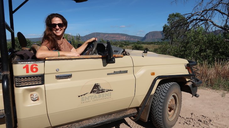 Susana Ribeiro no carro Entabeni Game Reserve - Limpopo - África do Sul © Viaje Comigo