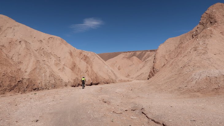 De bicicleta: Quebrada de Chulacao - Atacama - Chile © Viaje Comigo