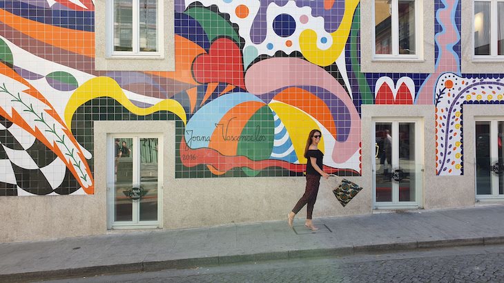 Susana Ribeiro - Mural Joana Vasconcelos - Porto - Portugal © Viaje Comigo